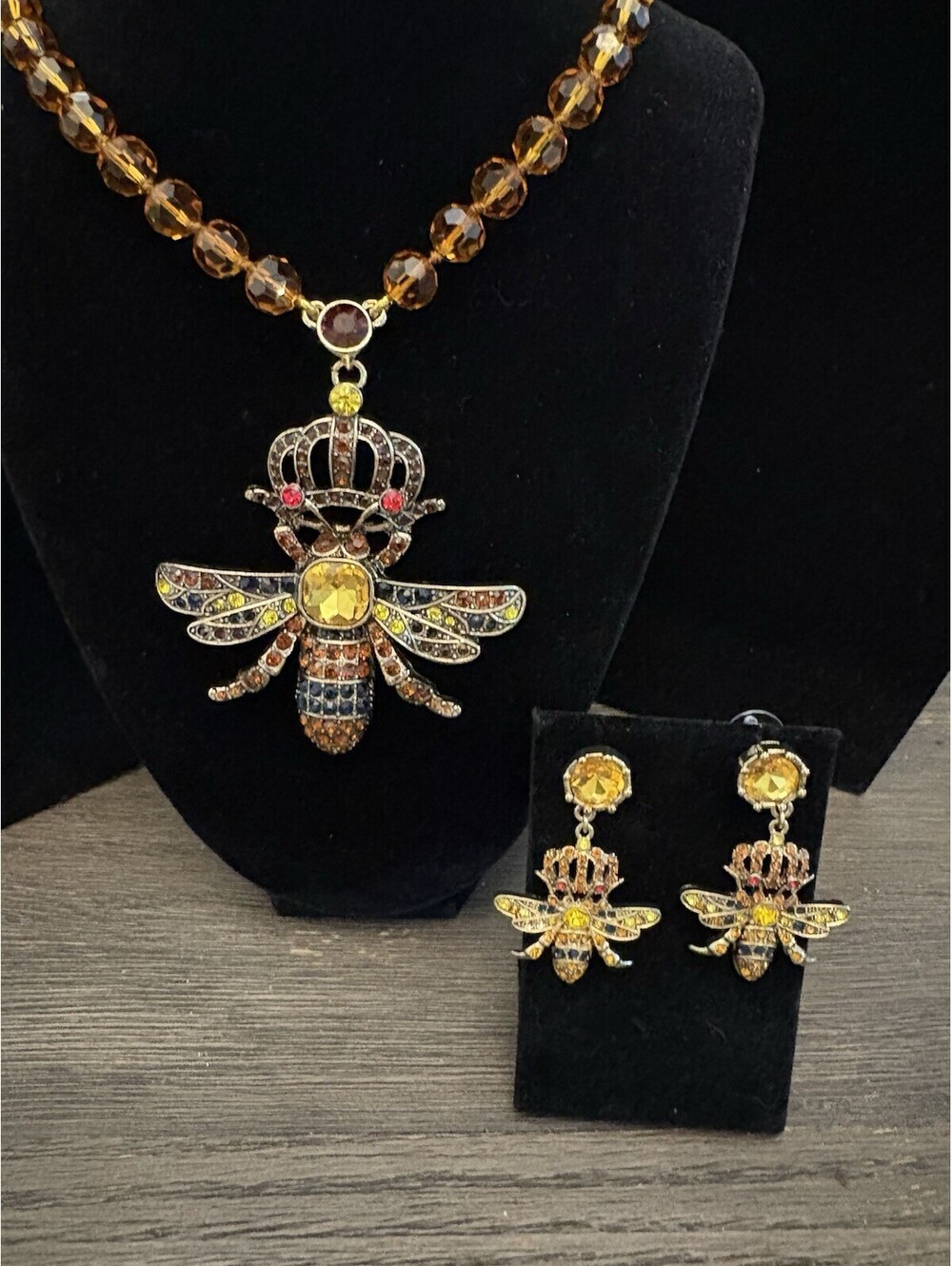 Beautiful Rhinestone Queen Bee Necklace And Earrings Set